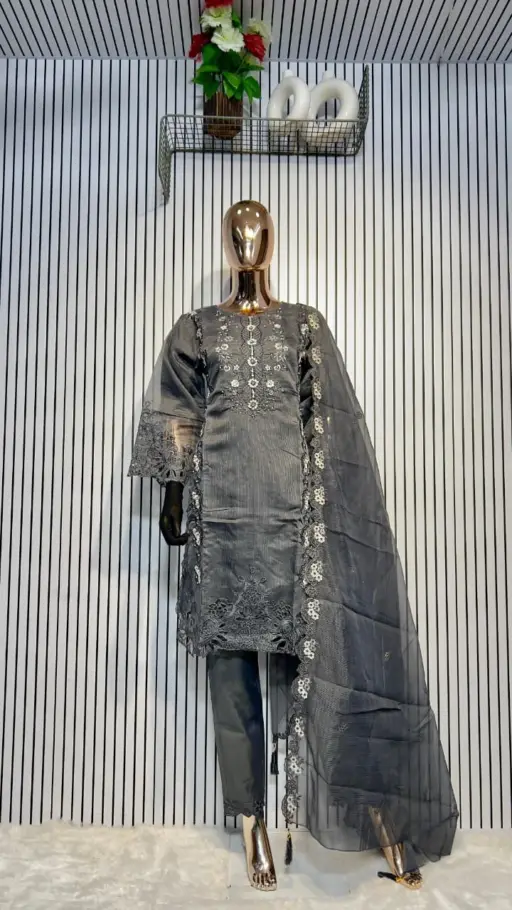 Sajida Designer Suit - Image 2