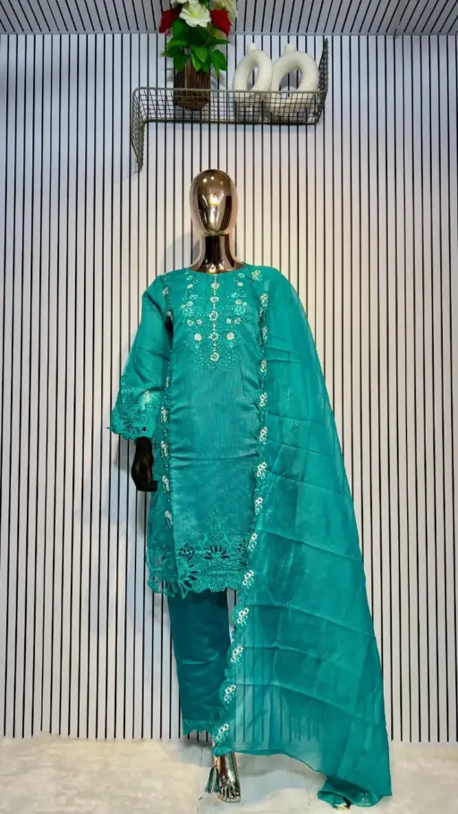 Sajida Designer Suit - Image 4